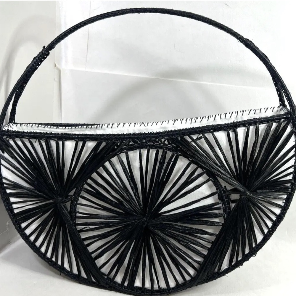 Round "Slice" Black Straw Purse with Handstitched White Lining Straw Handle